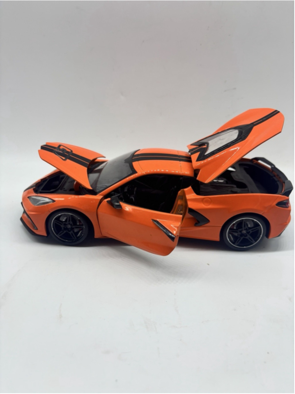 Maisto 1:18 2020 Chevrolet Corvette C8 Stingray Orange Diecast Model Car